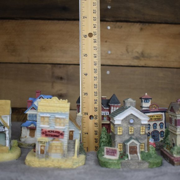 Vintage International Resourcing Services Inc. Miniature City Set - Picture 15 of 16